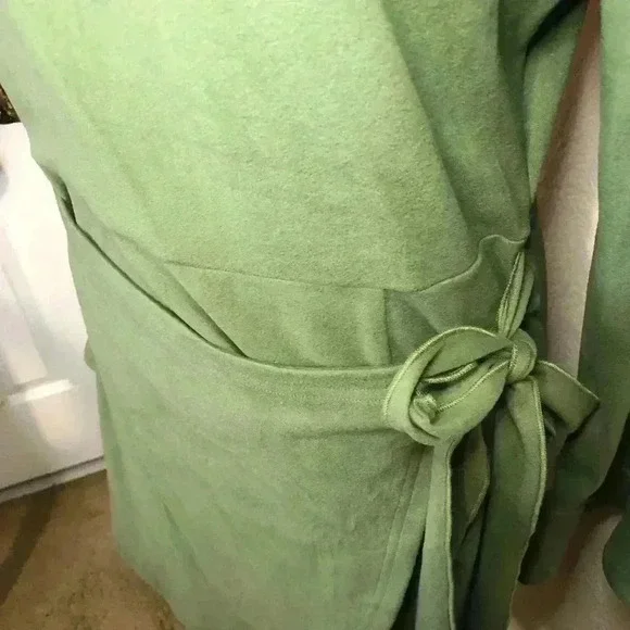 Green Ruffle Long Sleeve Wrap Tie Dress - Picture 7 of 10